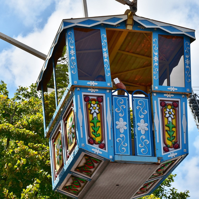 blue-ferris-wheel-2615472-1280.jpg