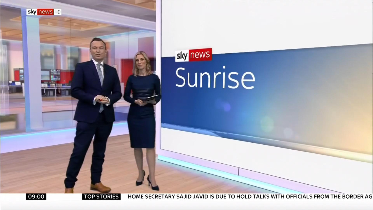 31 December - 09.00.00 - Sunrise. Sarah-Jane Mee with a mix of t
