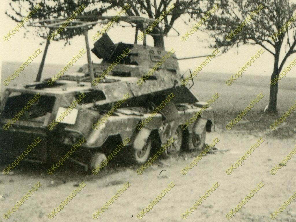 Foto, zerstörter Panzerfunkwagen (Sdkfz.263) (8 Rad), Frankreich
