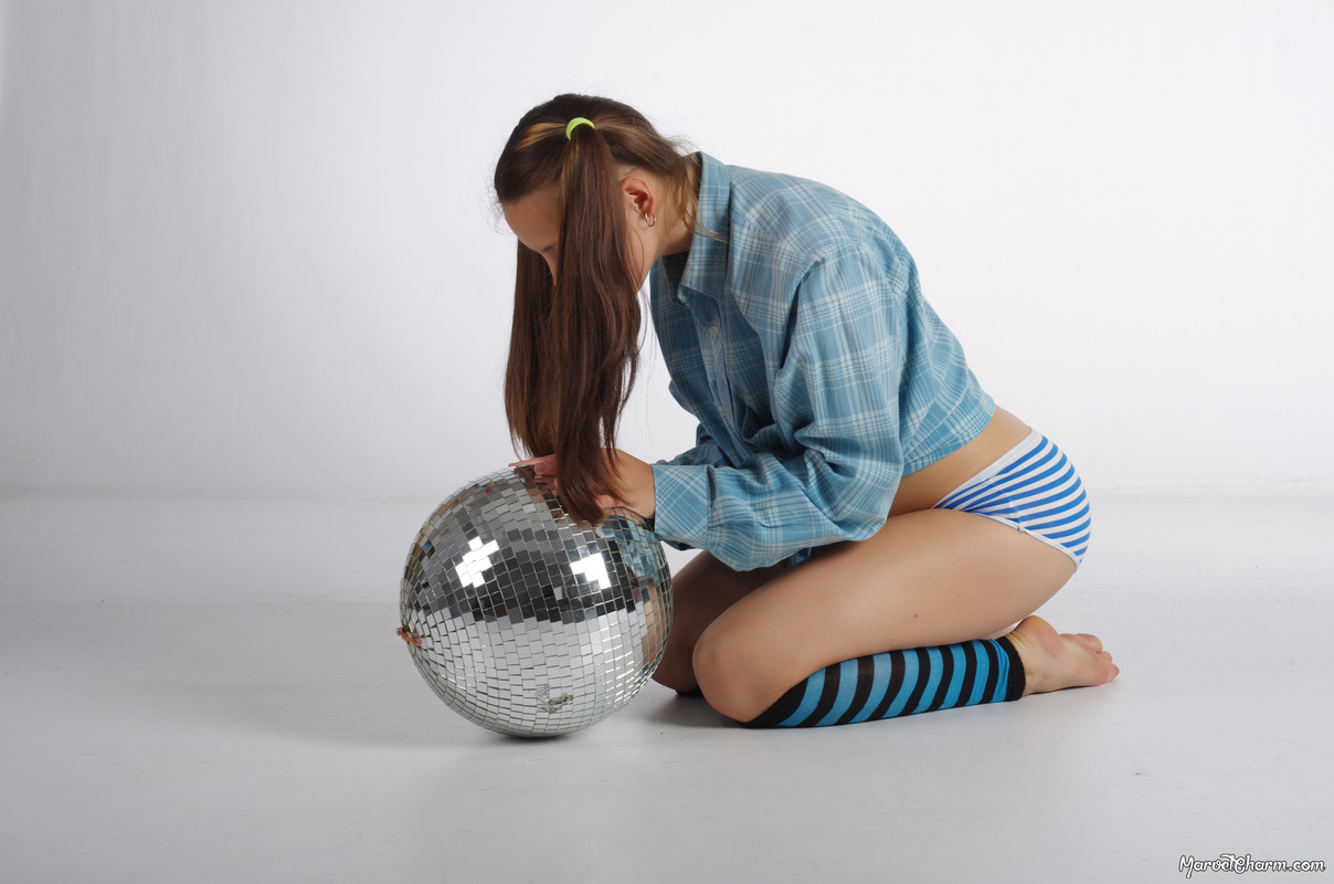 MarvelCharm_Nika-Disco-Ball-006