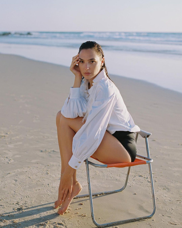 7 Potret Gal Gadot pada usia 35 tahun, awet muda dan tetap memesona