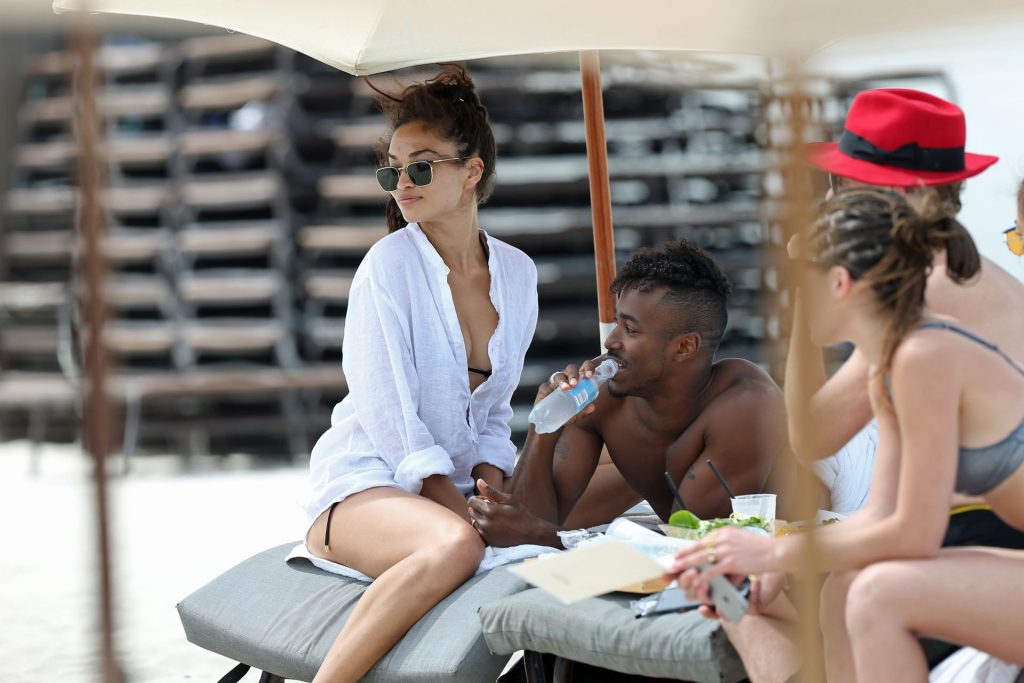 Shanina-Shaik-Upskirt-STARS-com-14