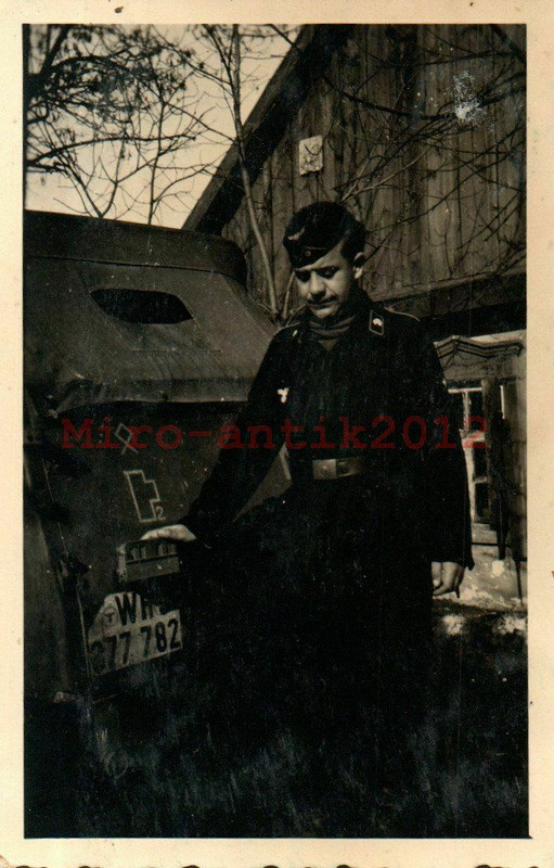 Foto, Wk2, Panzermann mit Kübel Pkw