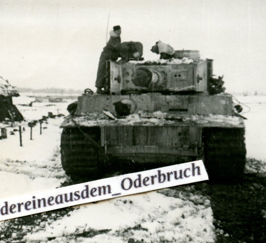 Foto schwerer deutscher Panzer VI Tiger im Einsatz Dez. 1943 Ostfront HKL (2)