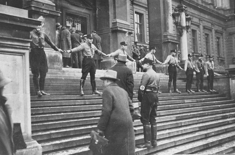 troops-SA-hands-Jews-University-of-Vienna.webp
