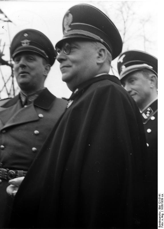 Dollmann entre Hitler y Italo Balbo Dollmann entre Hitler y Italo Balbo