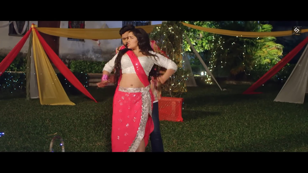 Amrapali Dubey Hot Sexy song latest bhojpuri gana -Samaj Mein Parivartan.mp4_snapshot_00.52.227