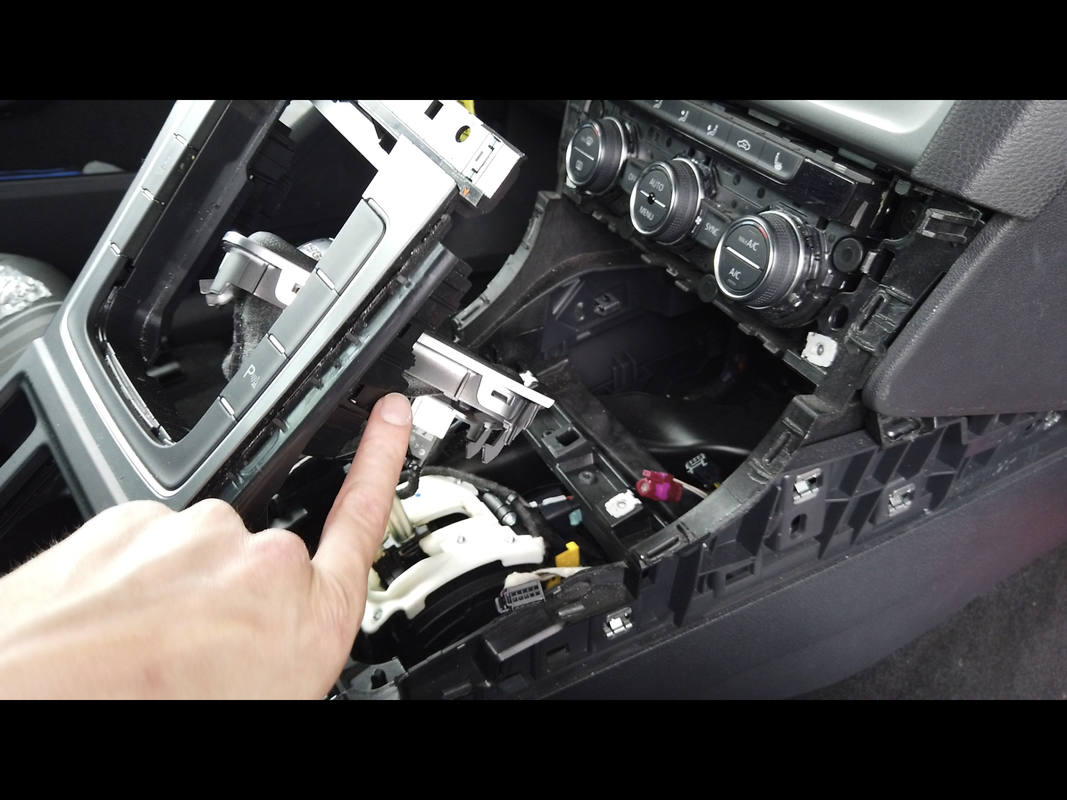 VW-Golf-MK7-5G_Rear-USB-ports_09