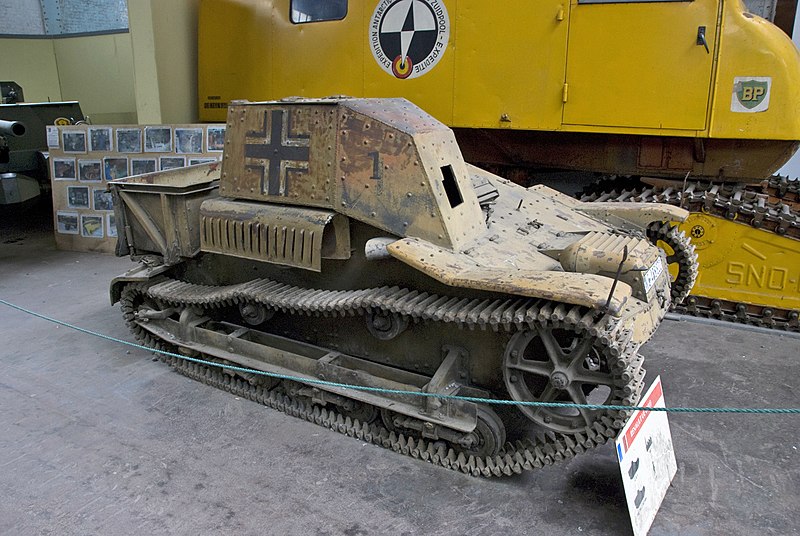 Una tanqueta Renault UE2 transformada en un Gepanzerte-MG-Träger Renault UE f