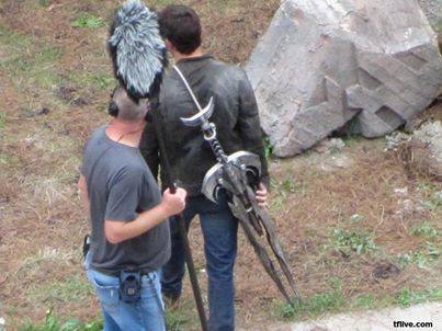 Mark-Wahlberg-Transformers-4-Sword-Star-Sabre_13