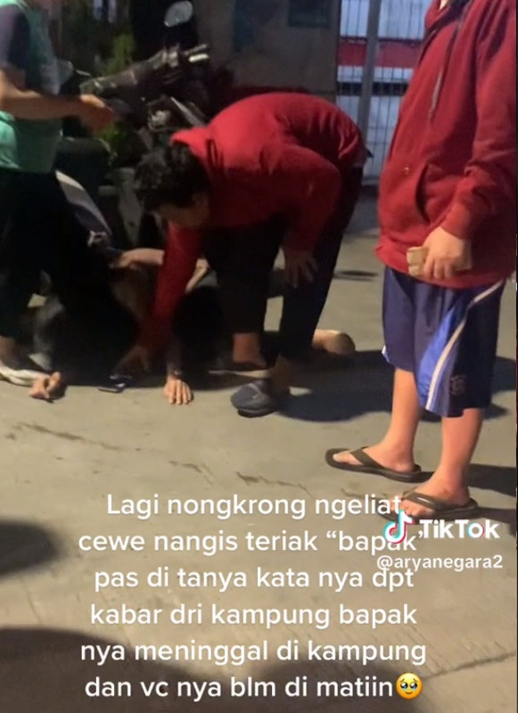 Tangis pecah wanita rantau mendengar ayah tiada.