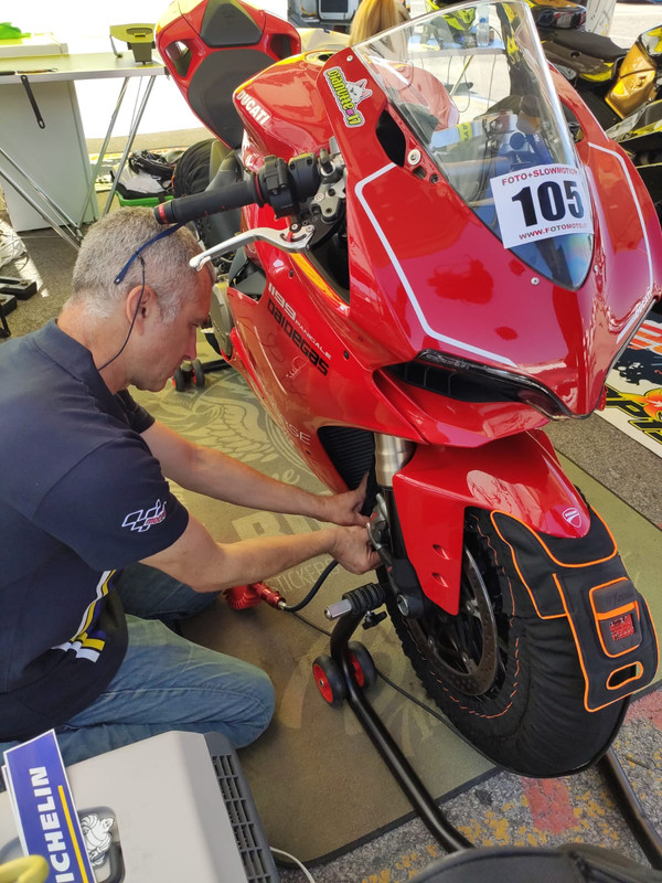 FA92895B-BA25-44E8-B594-647D56FC5099