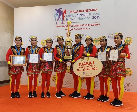 Perwosi Jatim Raih Juara Pertama Lomba Senam Kreasi Piala Ibu Negara