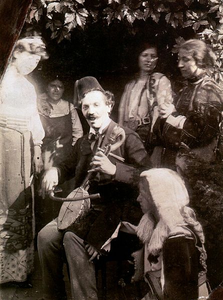 Nadežda Petrović sa sestrama (wikimedia commons)