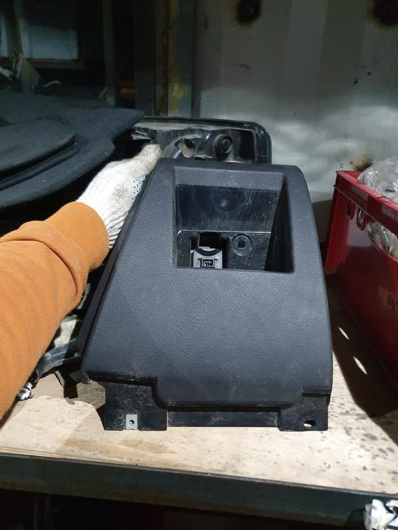 Нижняя часть центральной консоли