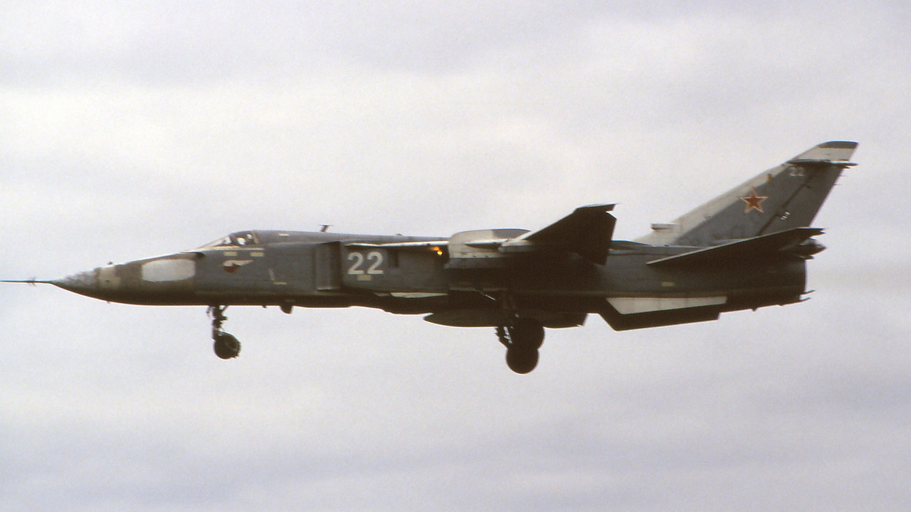 11 ORAP Su-24MR 22 White_0615307 (3)_1