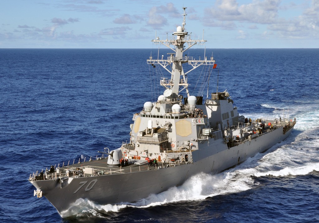 US_Navy_100713-N-7042V-027_USS_Hopper_(DDG_70)_s