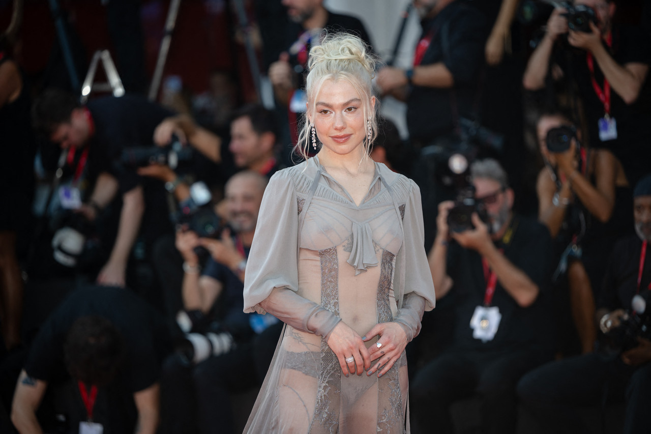 Phoebe Bridgers See Through Primetime83VFF56