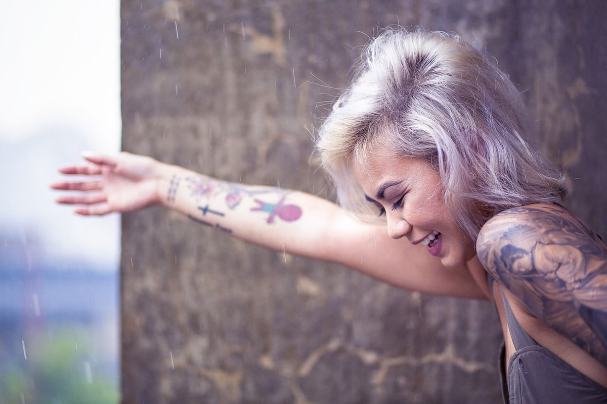 Offri la tua pelle per i tatuaggi pubblicitari