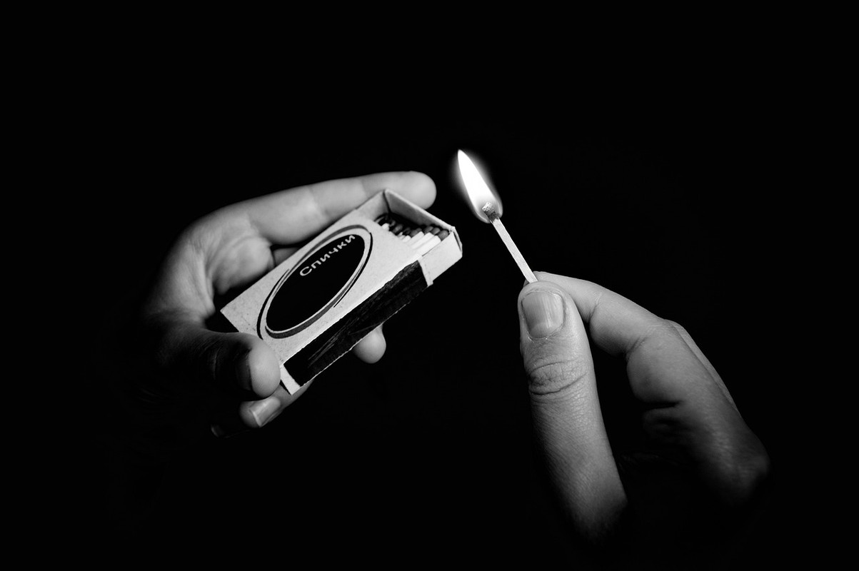 blacknwhite-matches-6609532-1280.jpg