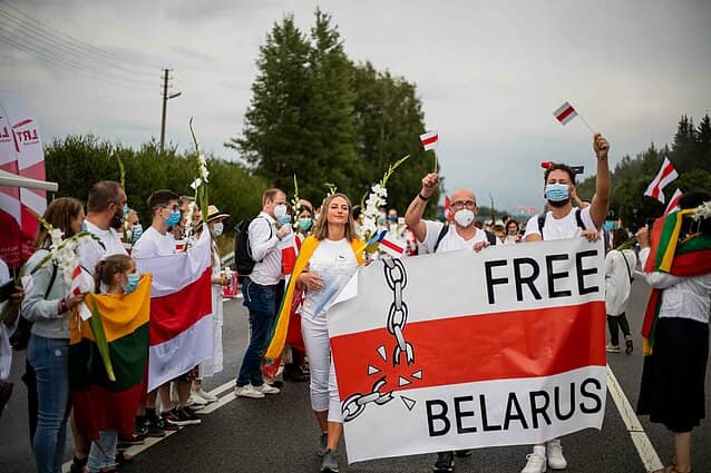NESIKIŠKIT Į SVETIMOS VALSTYBĖS REIKALUS ir tada niekada nereikės vargti aiškinant, KAM IR KUR VAŽIUOT