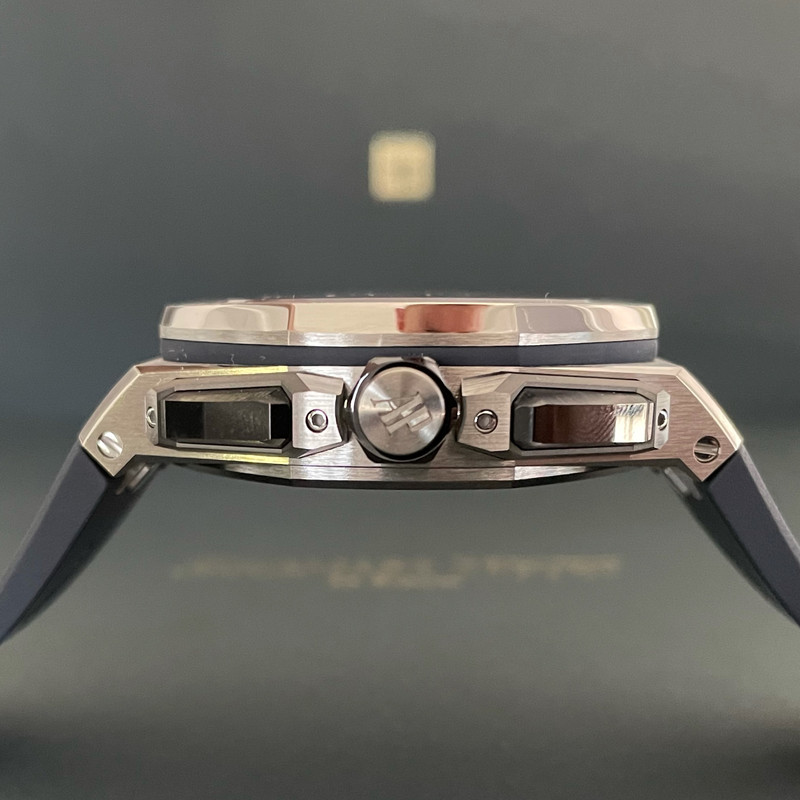 E19399CE-5DEF-4A3D-8192-405247BE64CA