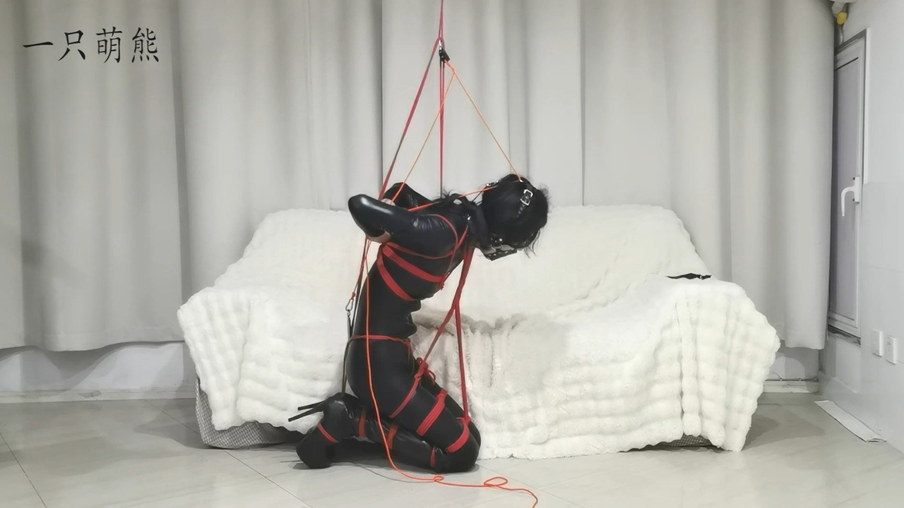 一只萌熊 吊腿驷马钢钩强制抬头自缚.mp4_20240426_092444.241