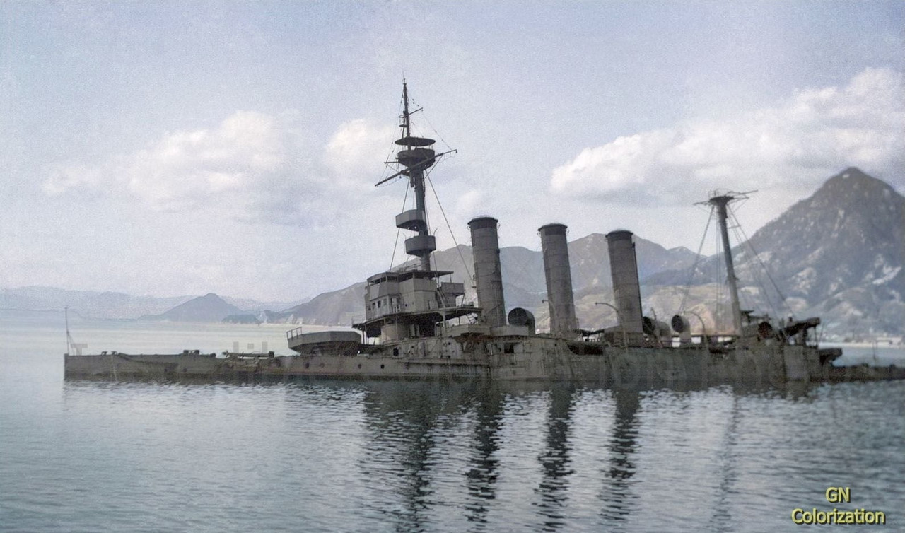 La revanche de Pearl Harbor - Page 2 Le-croiseur-japonais-de-classe-Izumo-Iwate-a-coul-Kure-au-Japon-lors-d-une-attaque-a-rienne-am