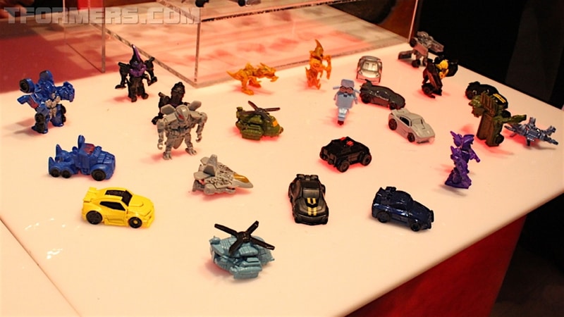 MORE Transformers Showroom Images Trypticon, Tit