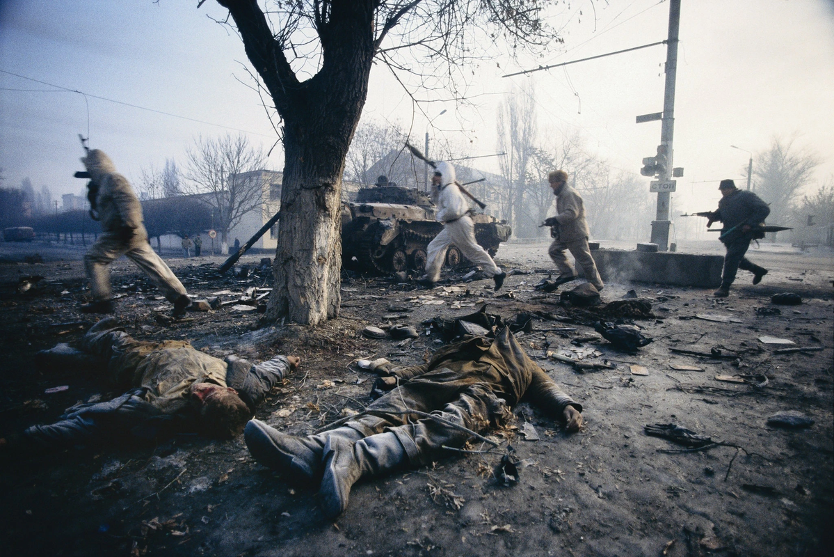 Photographie datant du 11 Janvier prise dans les ruines d'Acrik - Tribune du Peuple.