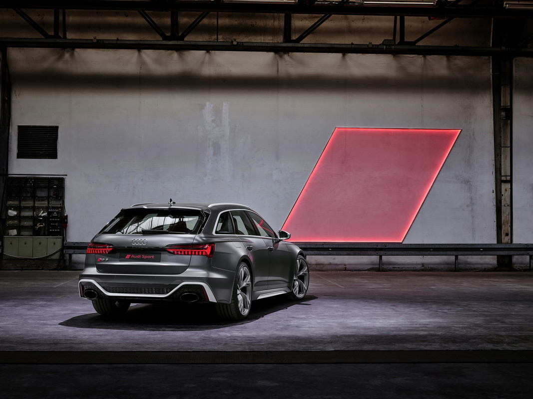 2020 Audi RS6 Avant (2)