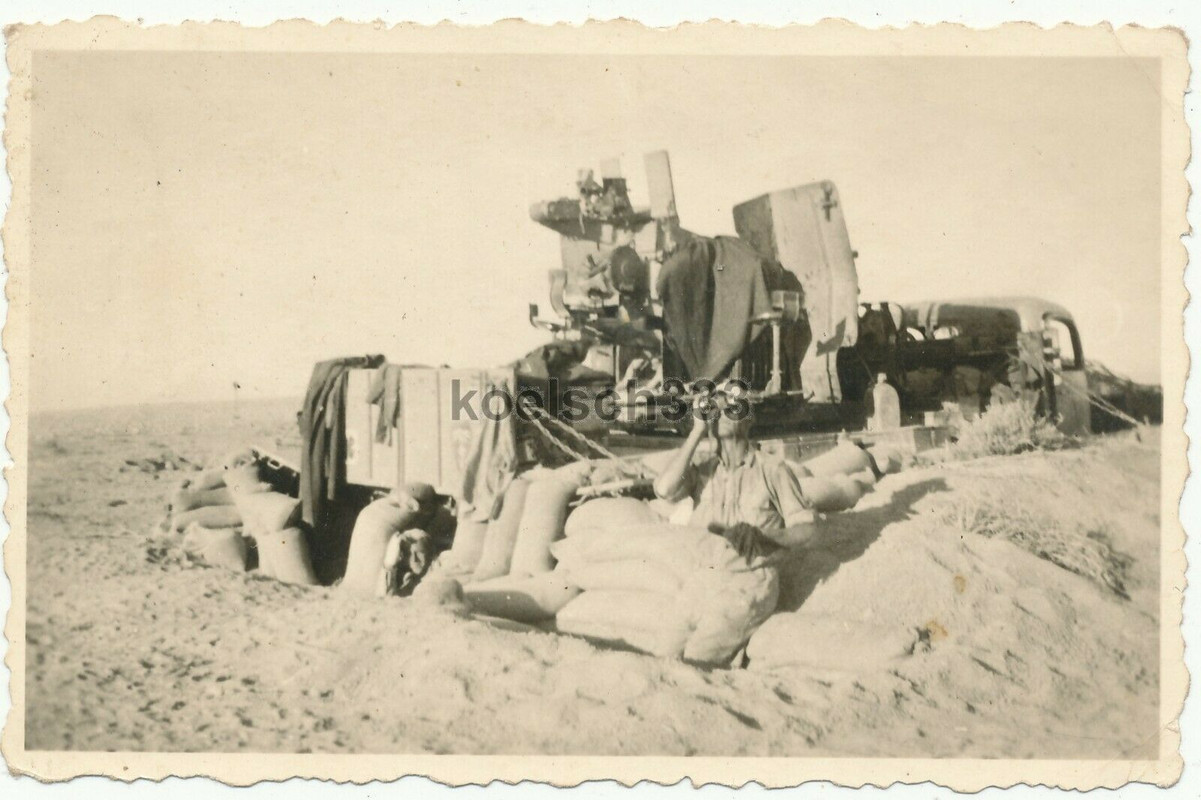 Foto Afrika Korps Flak Vierling auf LKW in Wüstensand Bunker Stellung ! DAK !