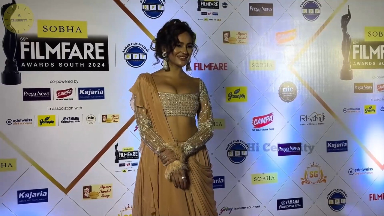 Multiple actress in hot outfit filmfare.mp4_snapshot_03.28.623