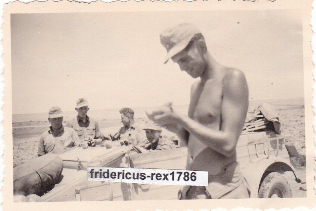 Foto Südfront Afrika DAK VW Kübelwagen 82 mit Ballonreifen Comba