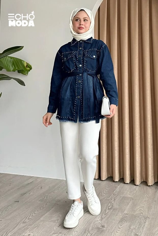 بلوزة قطيفة أنيقة ضمن أحدث أشكال البلوزات القطيفة السواريه للمحجبات. بلوزة قطيفة أنيقة ضمن أحدث أشكال البلوزات القطيفة السواريه للمحجبات.