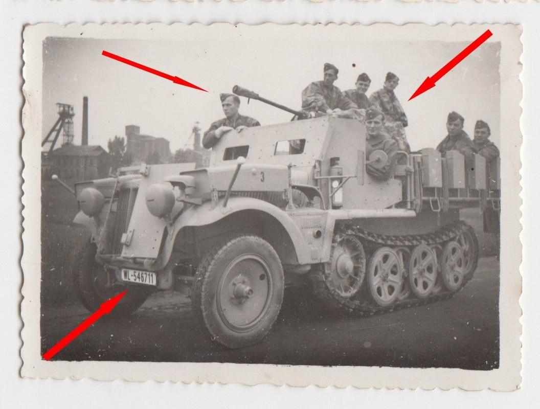 3Panzer_Kettenfahrzeug_mit_Tarnanstrich_Afrika