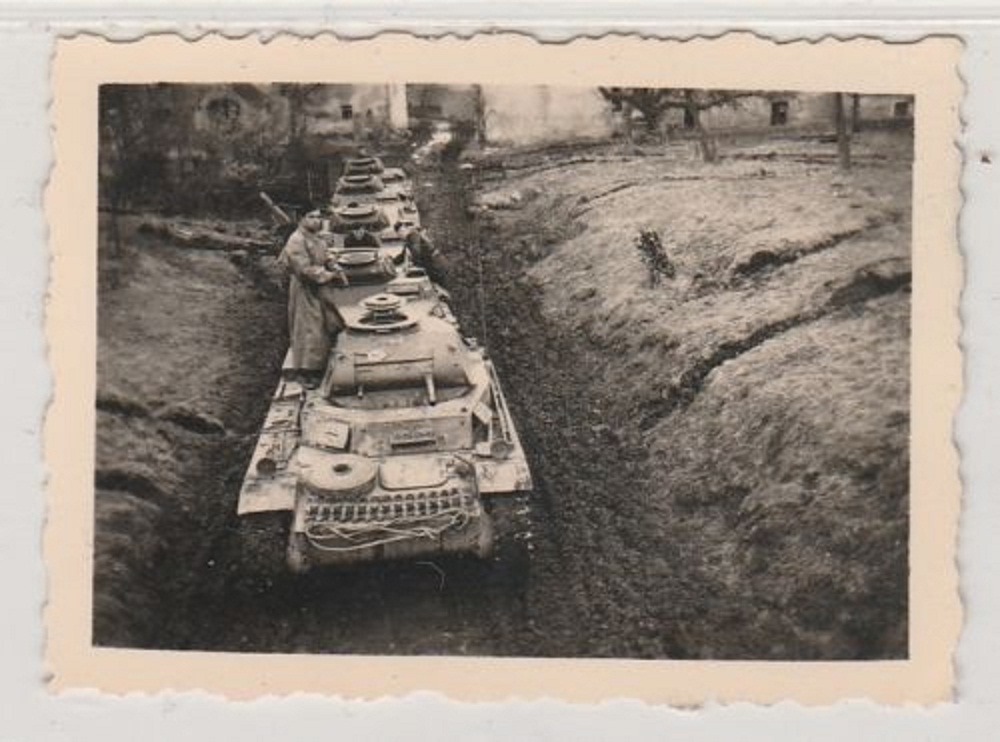 Original Foto-2.Weltkrieg-Soldaten m.Panzern-Rüc