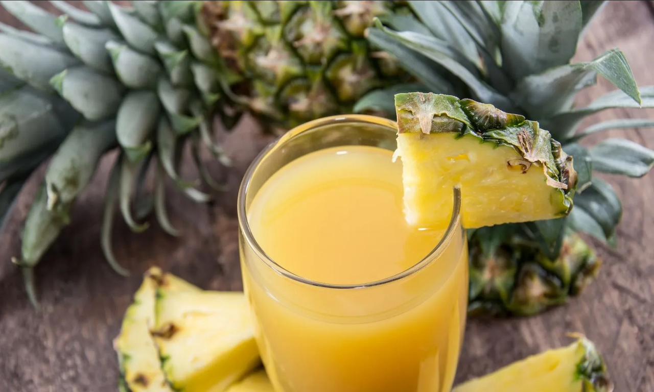 ¿Cómo hacer un detox natural? Estos son los beneficios del jugo de piña