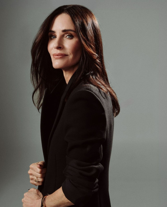 courteney-cox-in-earth-toned-layers-for-wwd-october-editorial-1.jpg