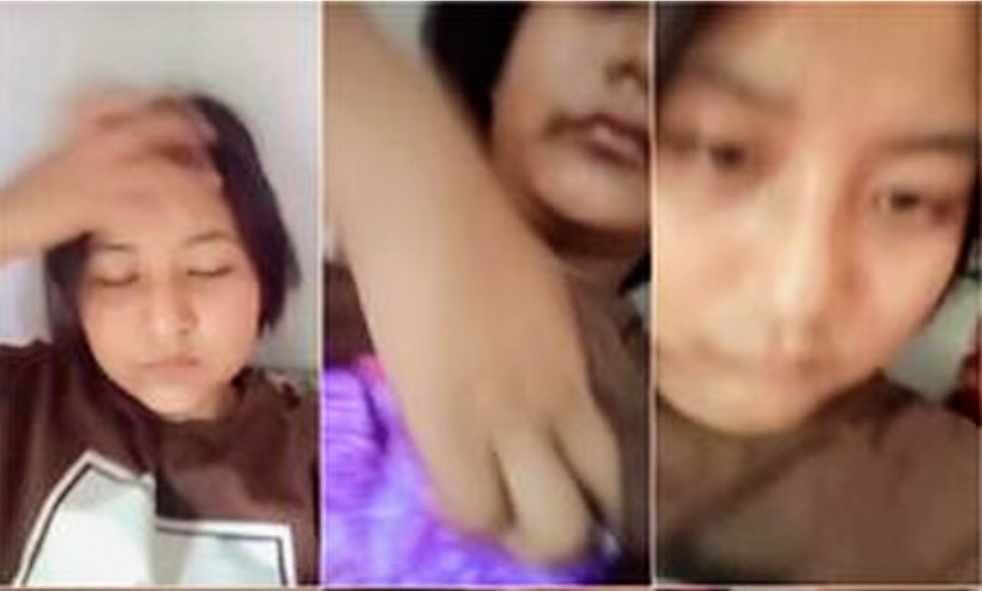 Desi Girl showing her boob nude video