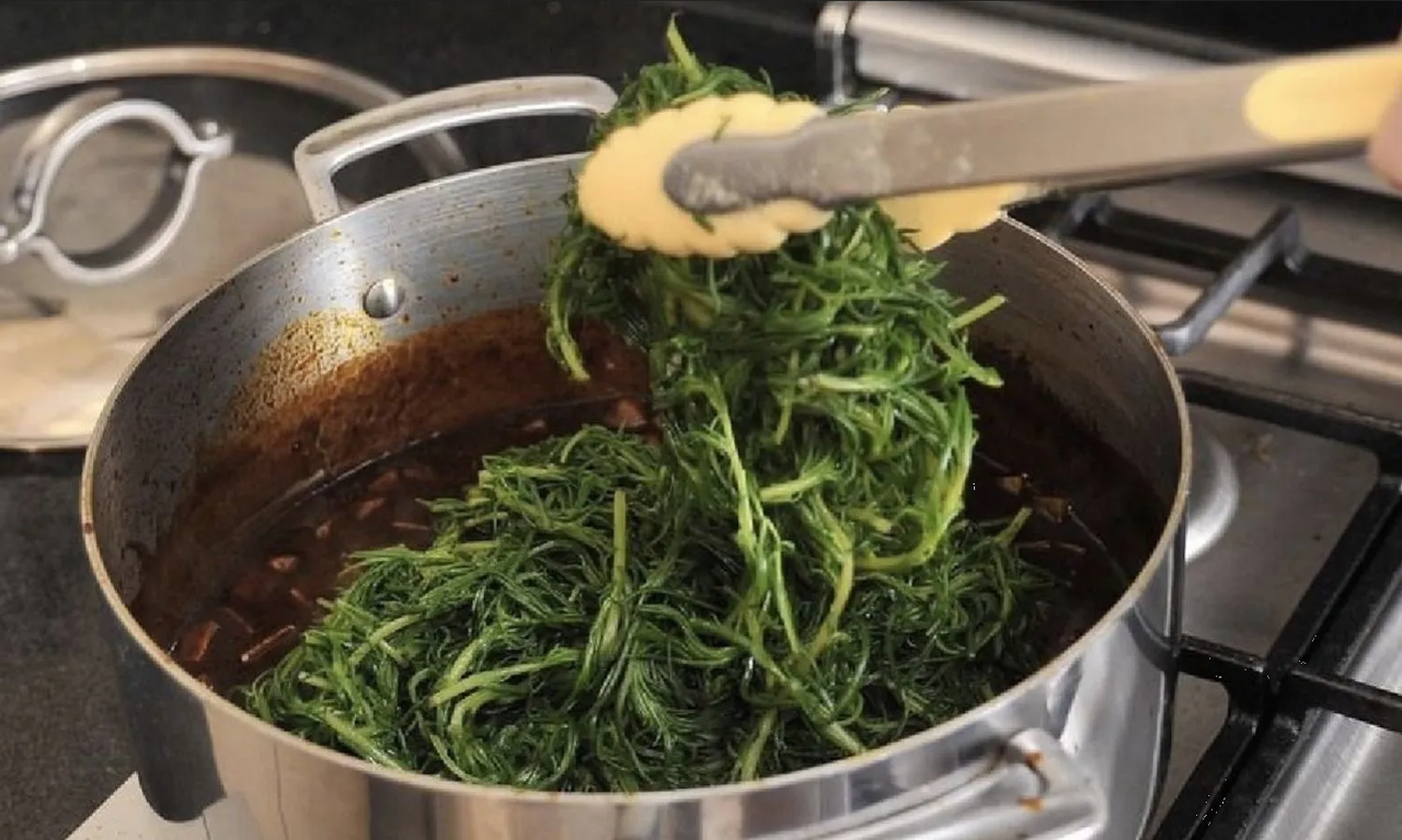 Aprende como limpiar el romero para preparar las recetas de Navidad