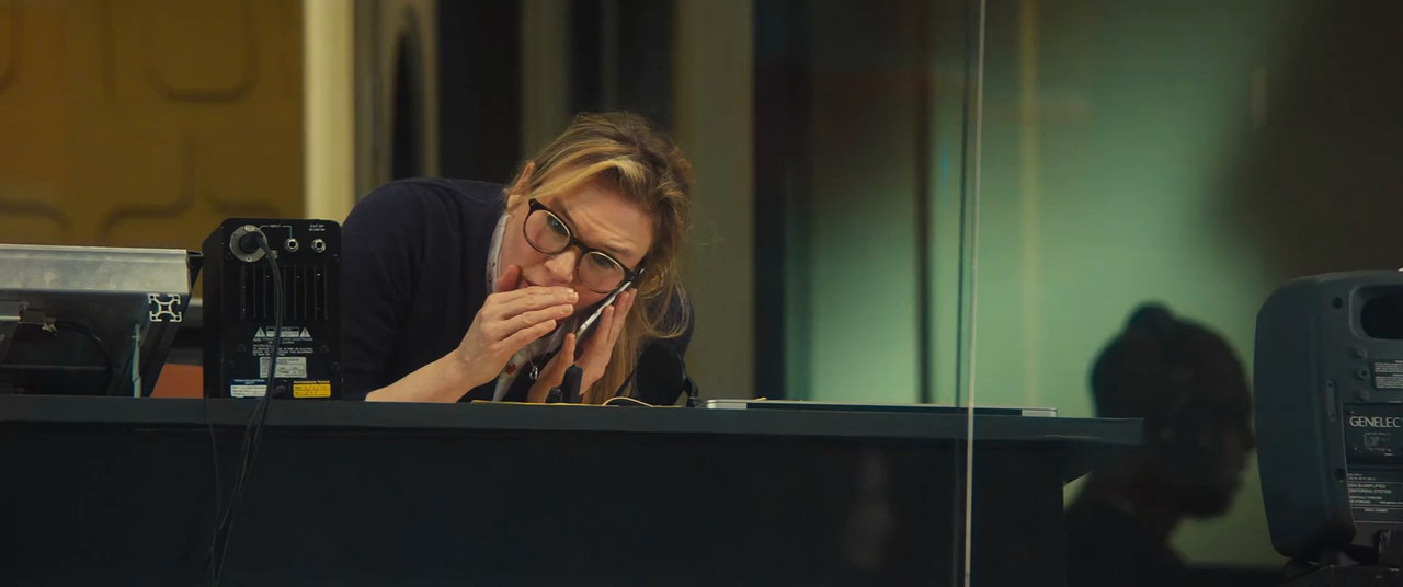 Bridget Jones's Baby 2016 BluRay [Hindi + English] 480p, 720p ESub Screenshot