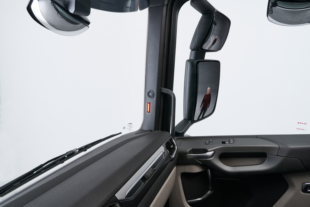 Roadcam. Слепые зоны на Скании. Новые Скании окно для слепых зон. Android Advanced Driving assistance System 9210bh.