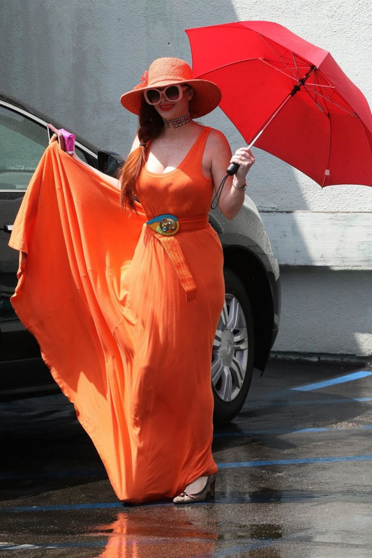 Phoebe-Price-Pantyless-UpskirtSTARS.com (18)