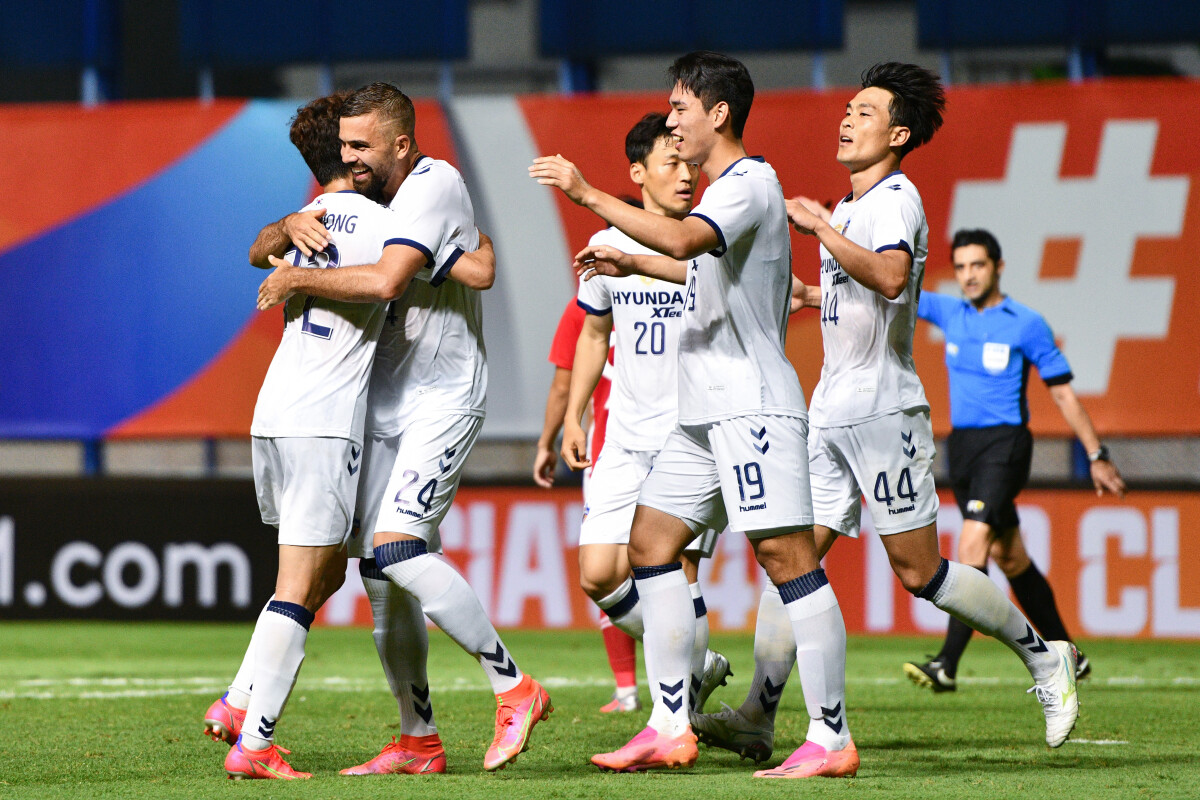 Ulsan HD vs Hiroshima, 17h00 ngày 21/10