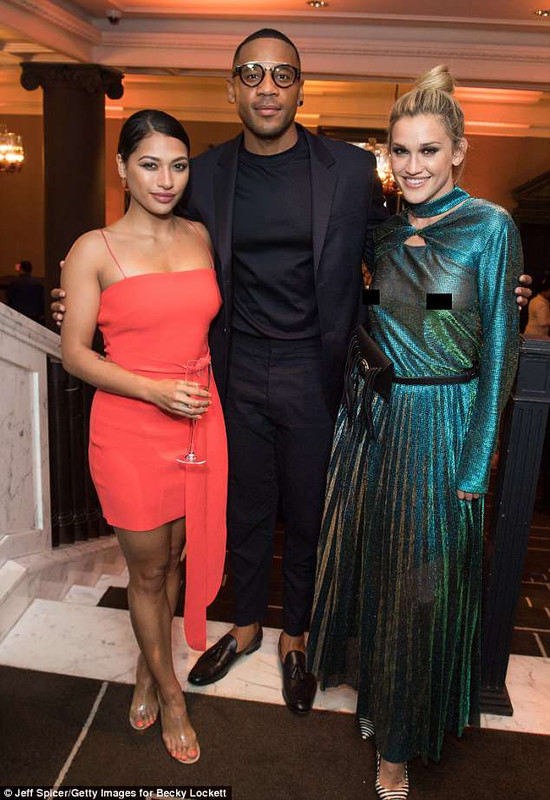 4CA255DD00000578-5773397-image-a-62_1527288152838