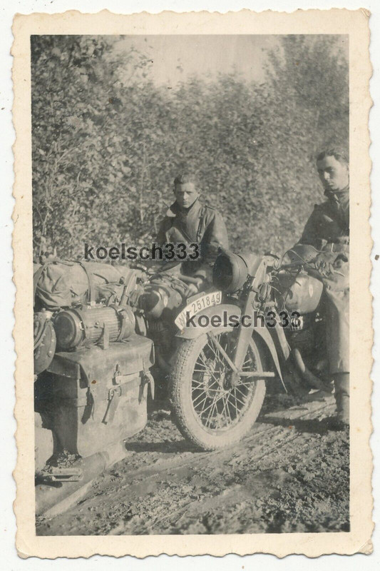 Foto Kradschützen der Wehrmacht auf DKW Motorrädern mit voller Ausrüstung ...