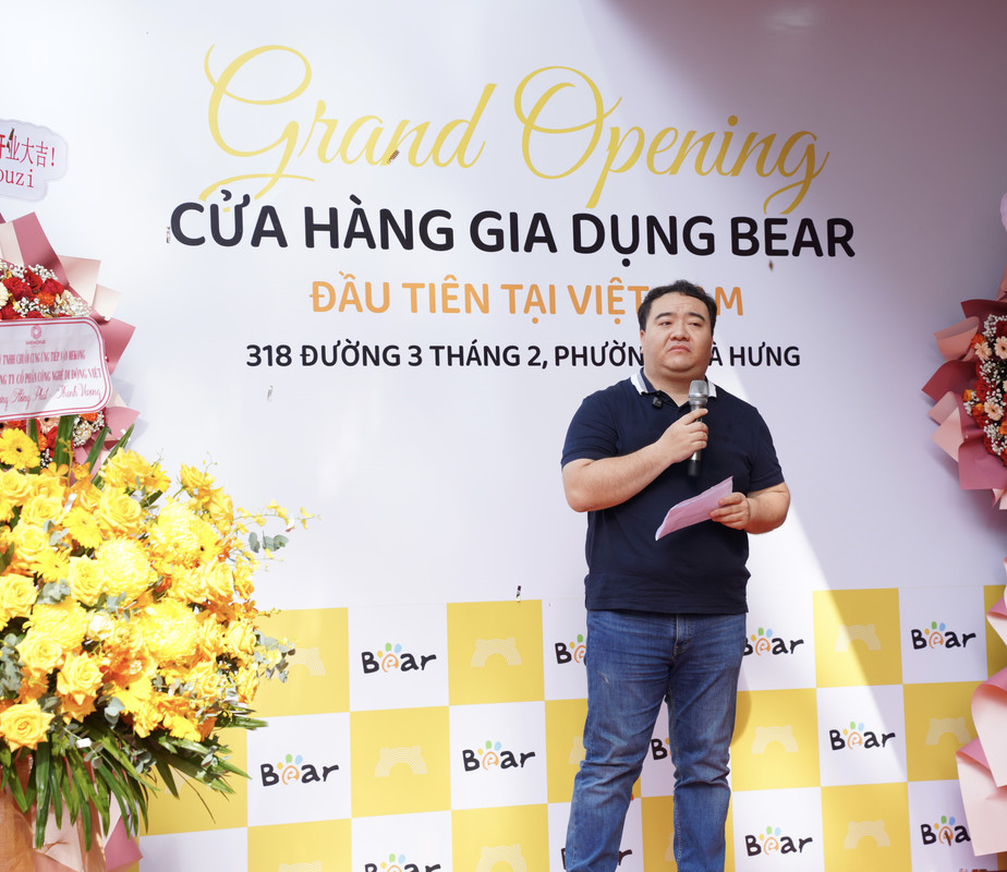 ng-Wang-Guo-Dong-Gi-m-c-kinh-doanh-Qu-c-t-c-a-Bear.jpg