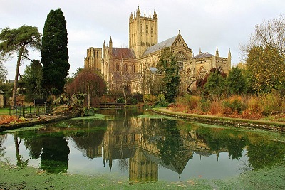 Apotropaic ‘witches’ marks and other ritual uses of caves Wells-Cathedral