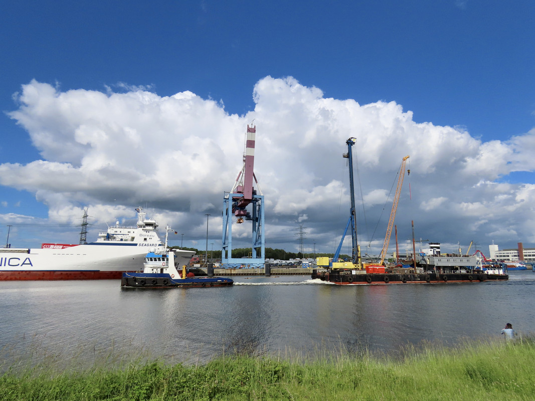 4D6AC7A9-F92E-4FE4-AD5F-9097C0816192